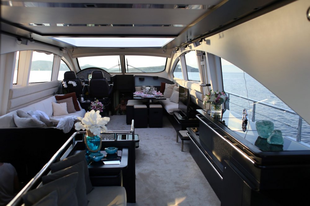 Aicon 72 Hardtop "Majestic" Yacht Charter in Mykonos | Mykonos Yachting