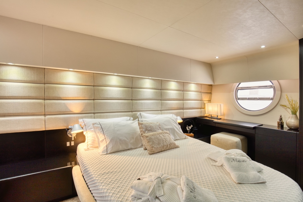 Aicon 72 Hardtop "Majestic" Yacht Charter in Mykonos | Mykonos Yachting