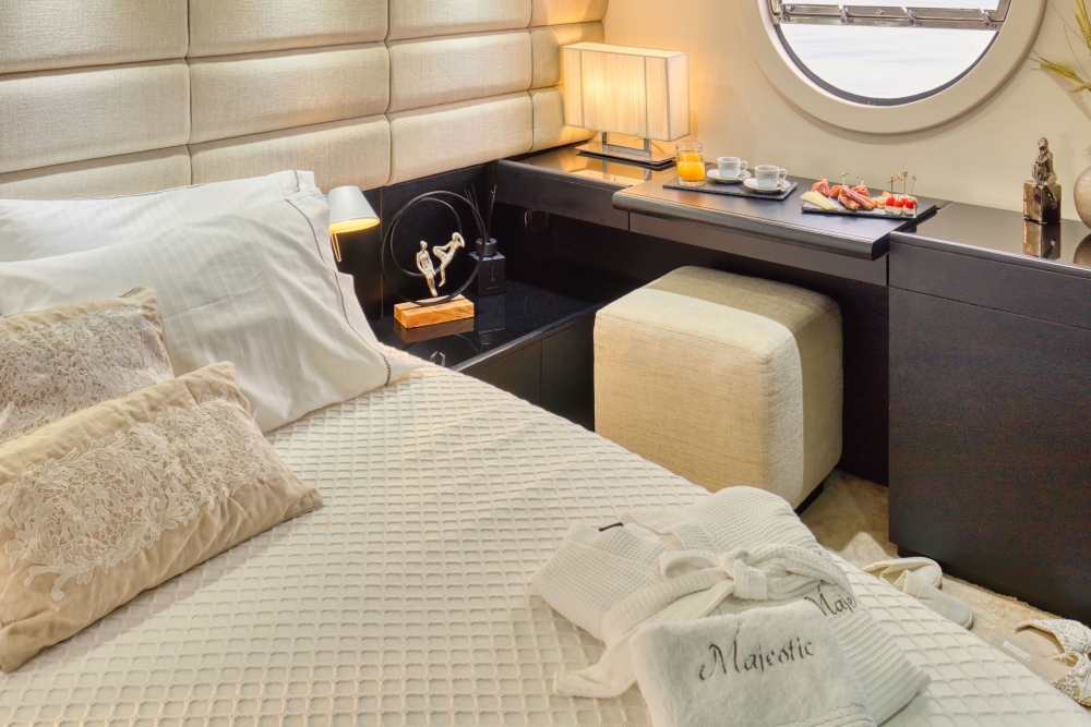 Aicon 72 Hardtop "Majestic" Yacht Charter in Mykonos | Mykonos Yachting