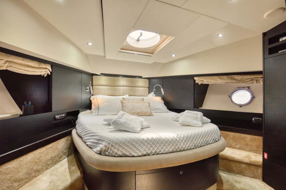 Aicon 72 Hardtop "Majestic" Yacht Charter in Mykonos | Mykonos Yachting