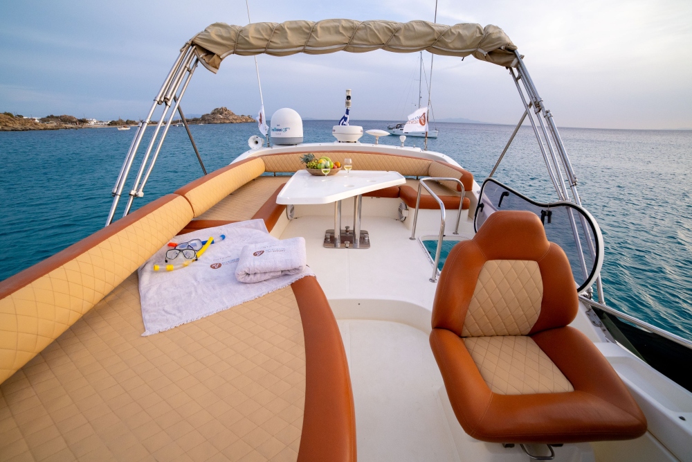 Mykonos Yachting-Private & Luxury Yacht Charter-"Escape " - Azimut 43 Flybridge