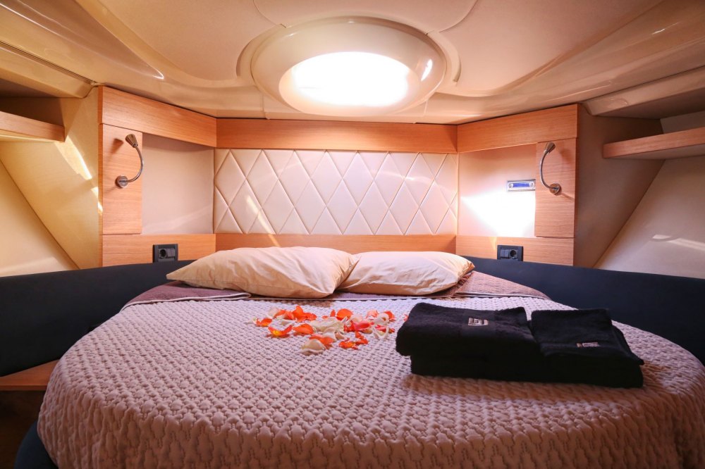  Azimut 43 Flybridge "Escape" | Luxury Yacht Charter in Mykonos