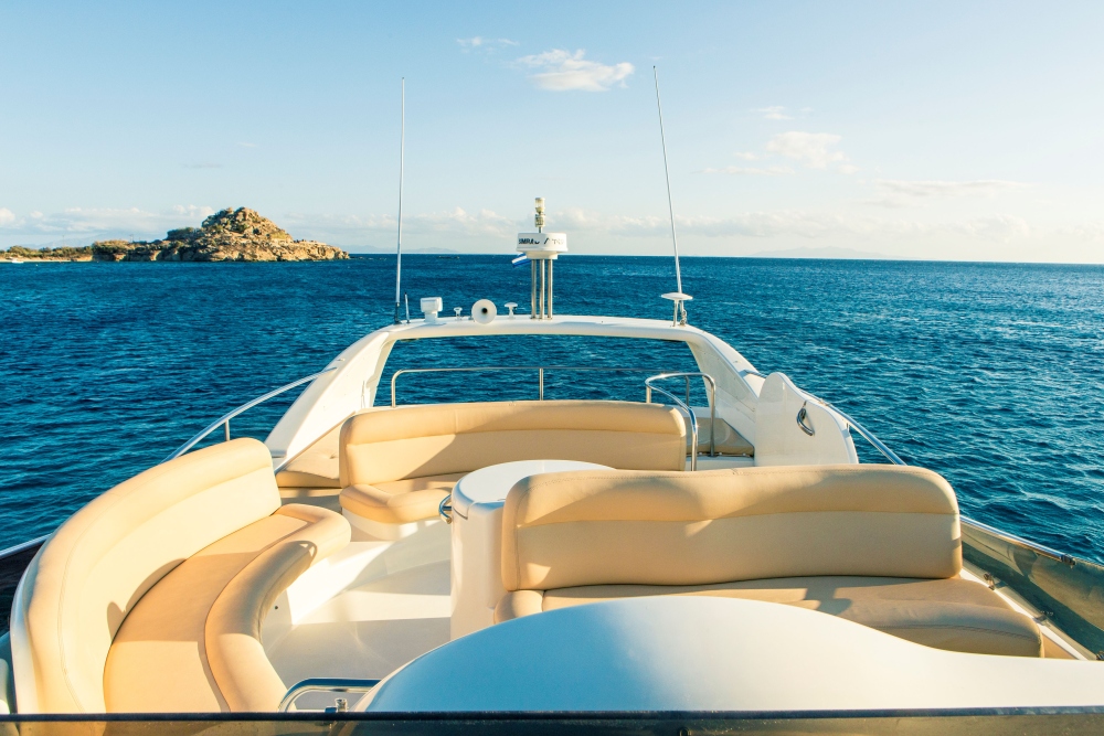 Mykonos-Yachting-Luxury-Yacht-Experience-in-Mykonos-Azimut-46-Flybridge-Jenny-Z-6