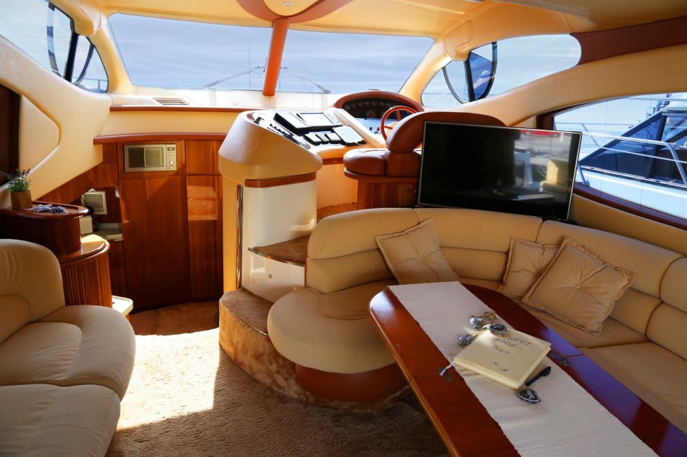 Luxury Azimut 46 Flybridge Yacht Charter in Mykonos – Mykonos Yachting CompanyMykonos Yachting - Private & Luxury Yacht Charter - "JennyZ" - Azimut 46 Flybridge
