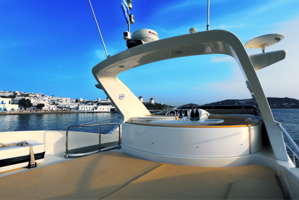 Mykonos Yachting - Private & Luxury Yacht Charter - :Njoy" - Azimut 55 Flybridge