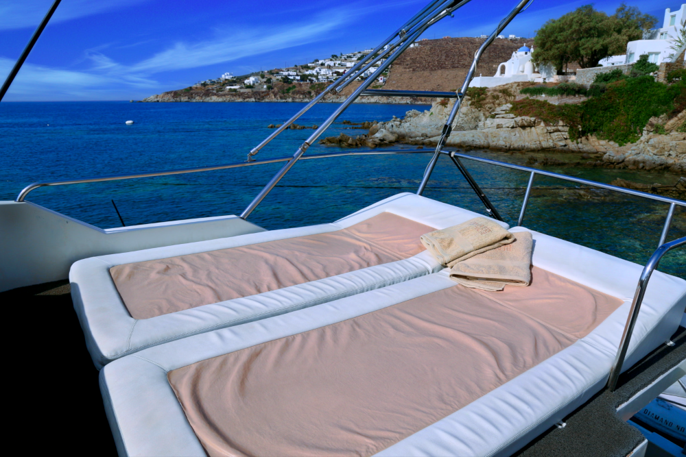 Mykonos Yachtimg - Private & Luxury Yacht Experience - "Diamand" - Colvic 36 SunCruiser