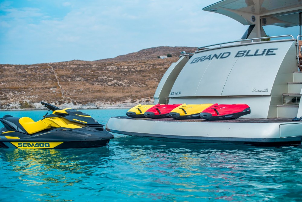 Mykonos Yachting - Private & Luxury Yacht Charter - "Grand Blue" - Evo Marine 76 Flybridge