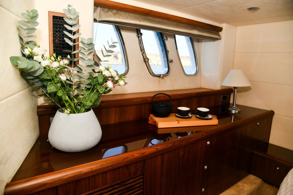 60 Flybridge "Serenity" Charter in Mykonos | Mykonos Yachting