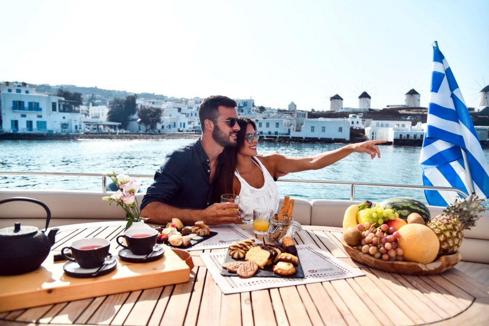 60 Flybridge "Serenity" Charter in Mykonos | Mykonos Yachting