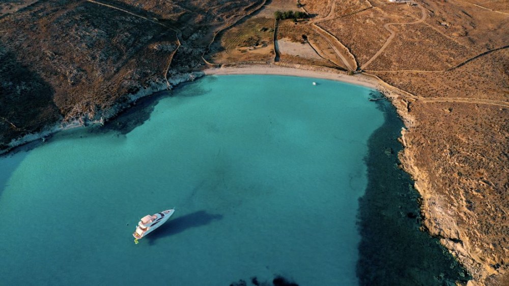 60 Flybridge "Serenity" Charter in Mykonos | Mykonos Yachting